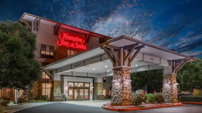 Hampton Inn & Suites by Hilton Windsor — Windsor, Ontario